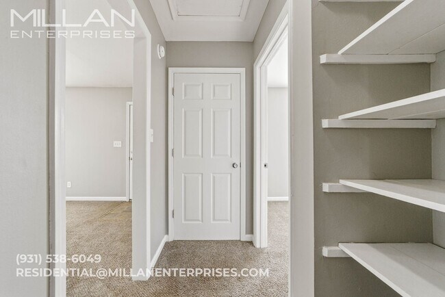 Building Photo - Cozy Home Featuring Spacious Rooms and Large Yard Close to Fort Campbell