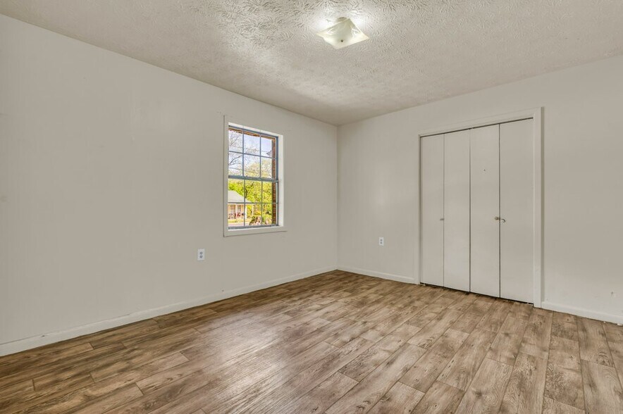 Building Photo - 503 Cromwell St