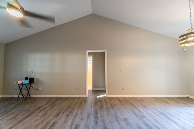 Building Photo - Beautiful 3 Bed 2 Bath home located in Greensboro!