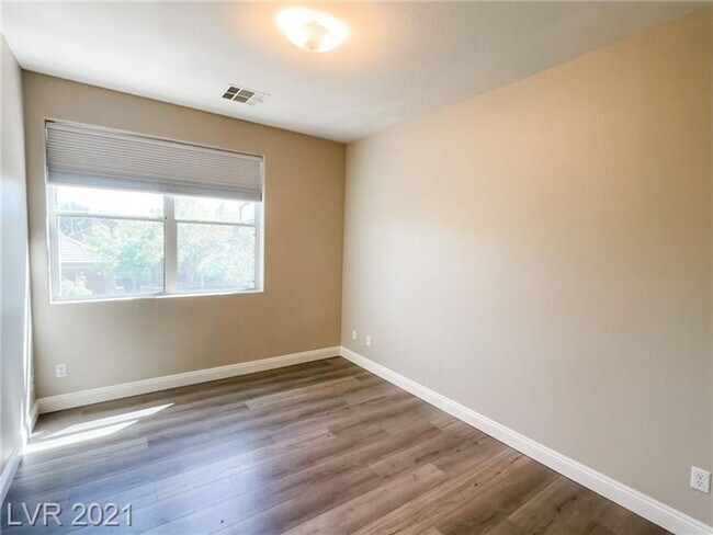 Building Photo - Coming Soon 8/1/25 - Beautiful Summerlin P...