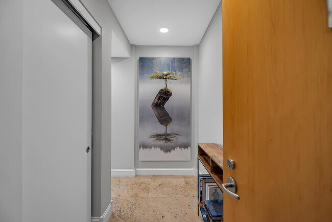 Building Photo - 7127 E Rancho Vista Dr