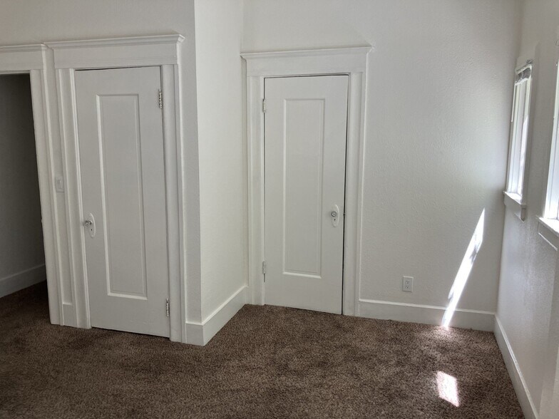 Building Photo - 2337 Waverly St