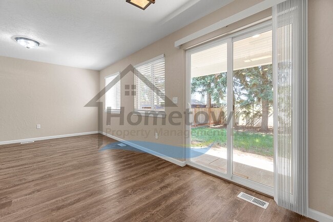 Building Photo - 3 Bedroom 3 Bathroom Home with Attached Ga...
