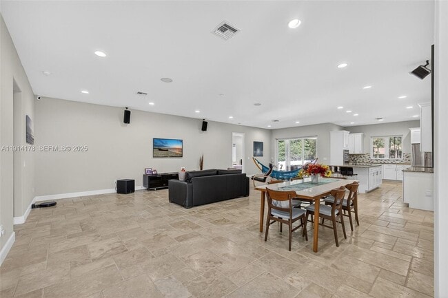 Building Photo - 18369 Mellen Ln