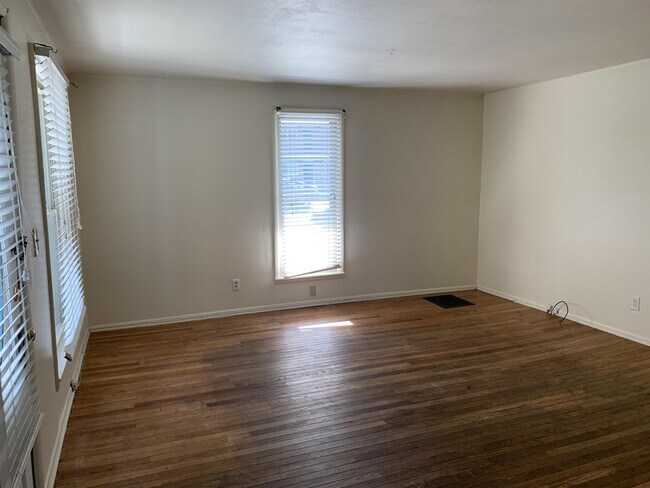 Building Photo - 500 S Lincoln St