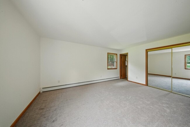 Building Photo - 501 Burlingham Rd