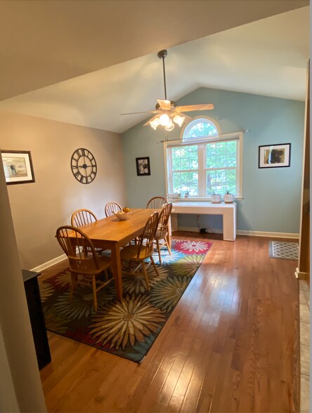 Breakfast Nook - 532 Gamma Dr