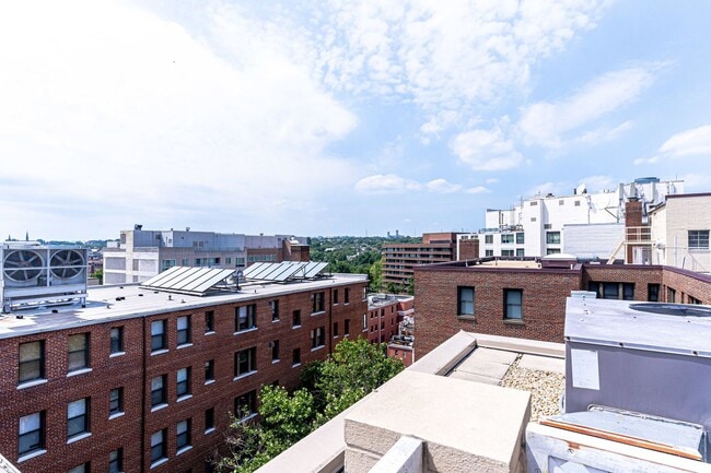 Building Photo - Beautiful One Bedroom in the Heart of Foggy Bottom| Water and Gas Included!