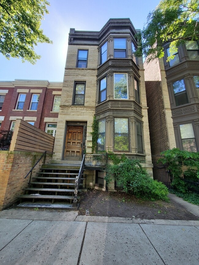 Primary Photo - 1930 N Bissell St