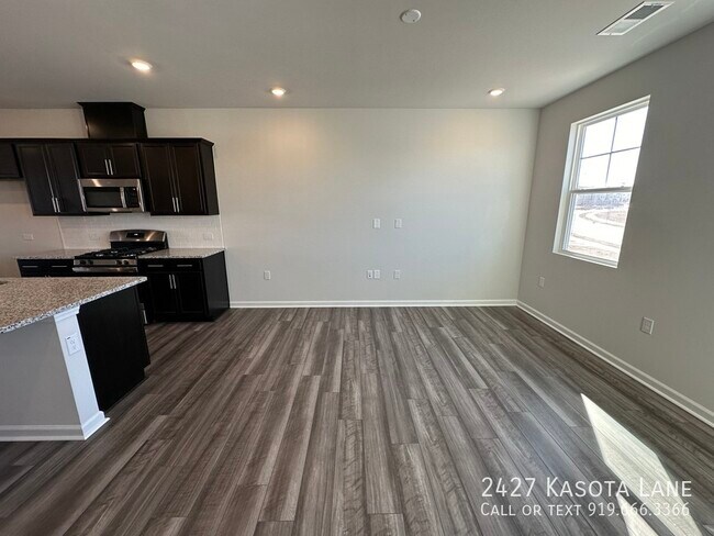 Building Photo - 2427 Kasota Ln