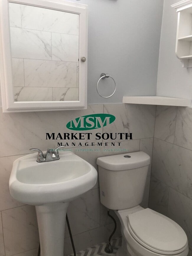 Building Photo - *REDUCED!!* Beautifully Renovated Victoria...