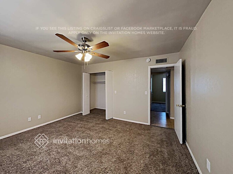 Building Photo - 700 E Quail Ave