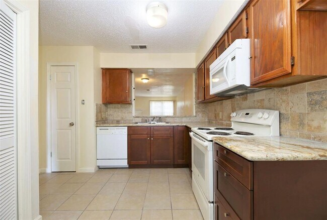 Building Photo - 2115 E Weldon Dr