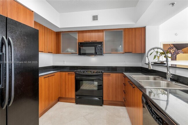 Building Photo - 16699 Collins Ave