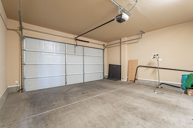 Building Photo - 3830 E 3rd St