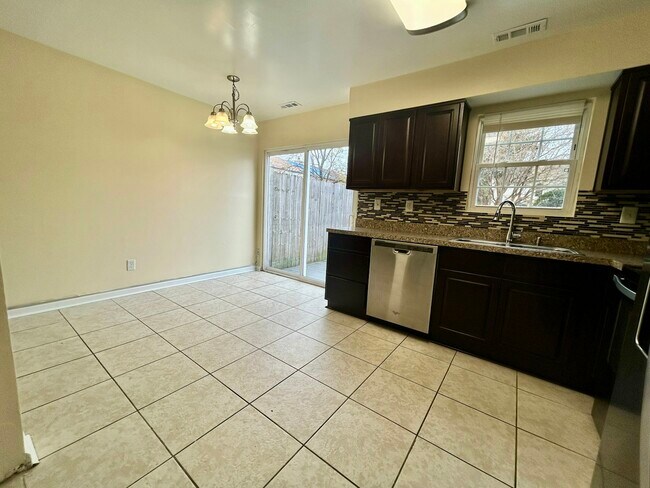 Building Photo - 718 Spence Cir