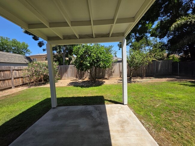 Building Photo - *** Move-In Special $300 OFF 1st Month's R...