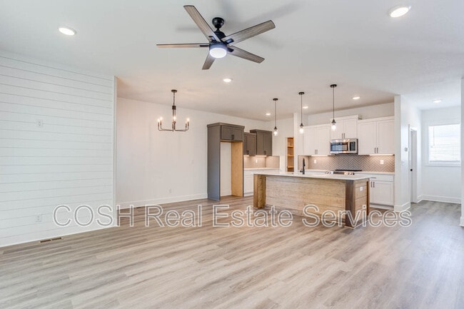 Building Photo - 8441 W 37th Ct N