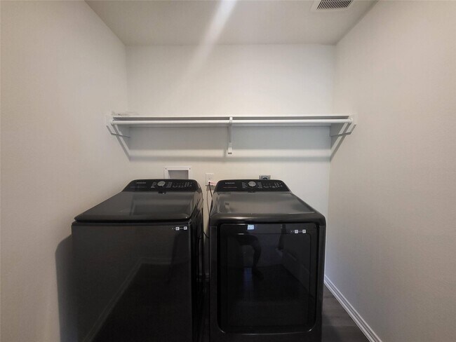 Building Photo - 9303 Sandoval Cir