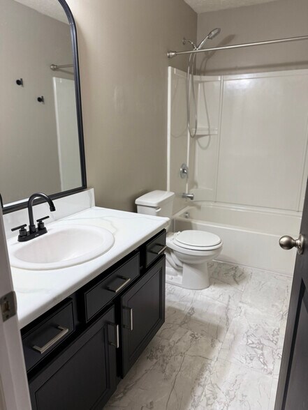 Building Photo - 3711 White Cliff Way