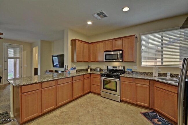 Building Photo - 2065 S Martingale Rd
