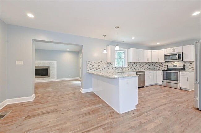 Building Photo - 1421 Thunderwood Ct SW