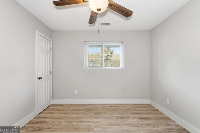 Building Photo - 1735 Carter Cir