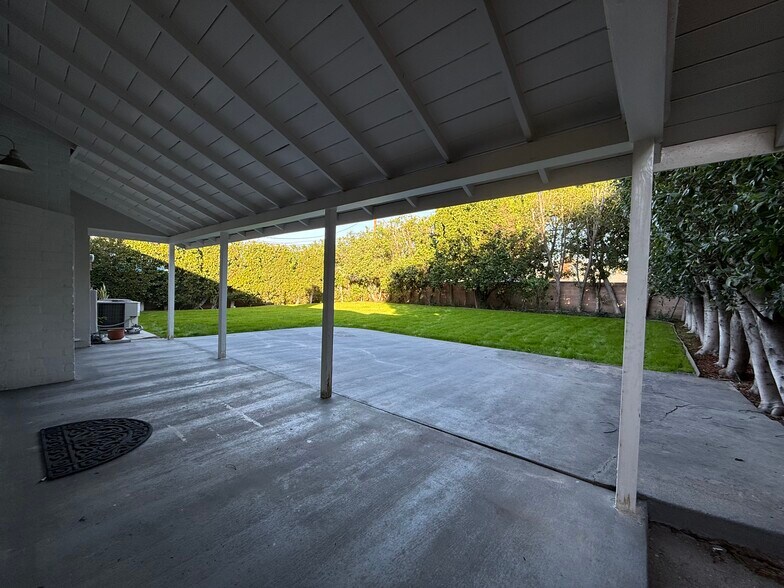 Building Photo - 9344 Valjean Ave