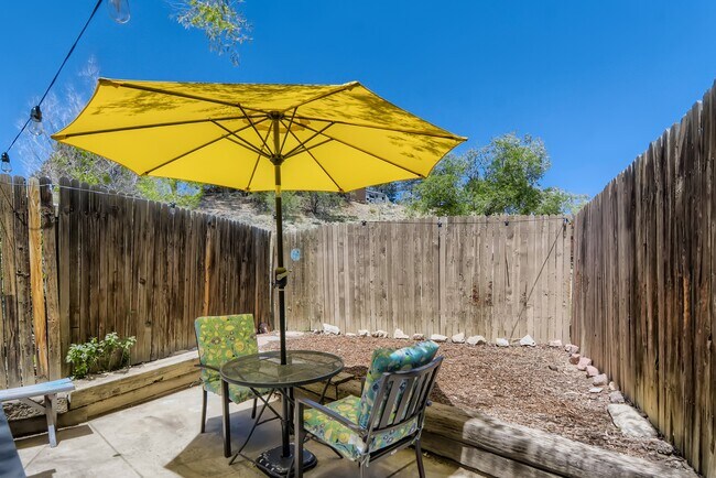 Building Photo - 520 Superior St