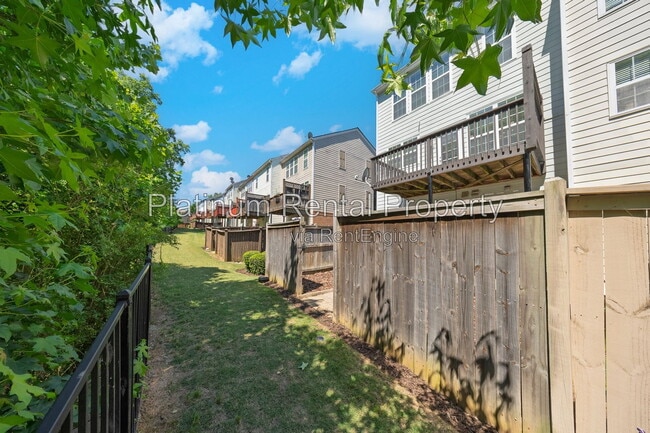 Building Photo - 221 Balaban Cir