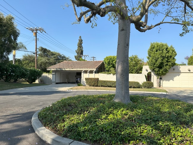 Building Photo - 3014 Persimmon Pl
