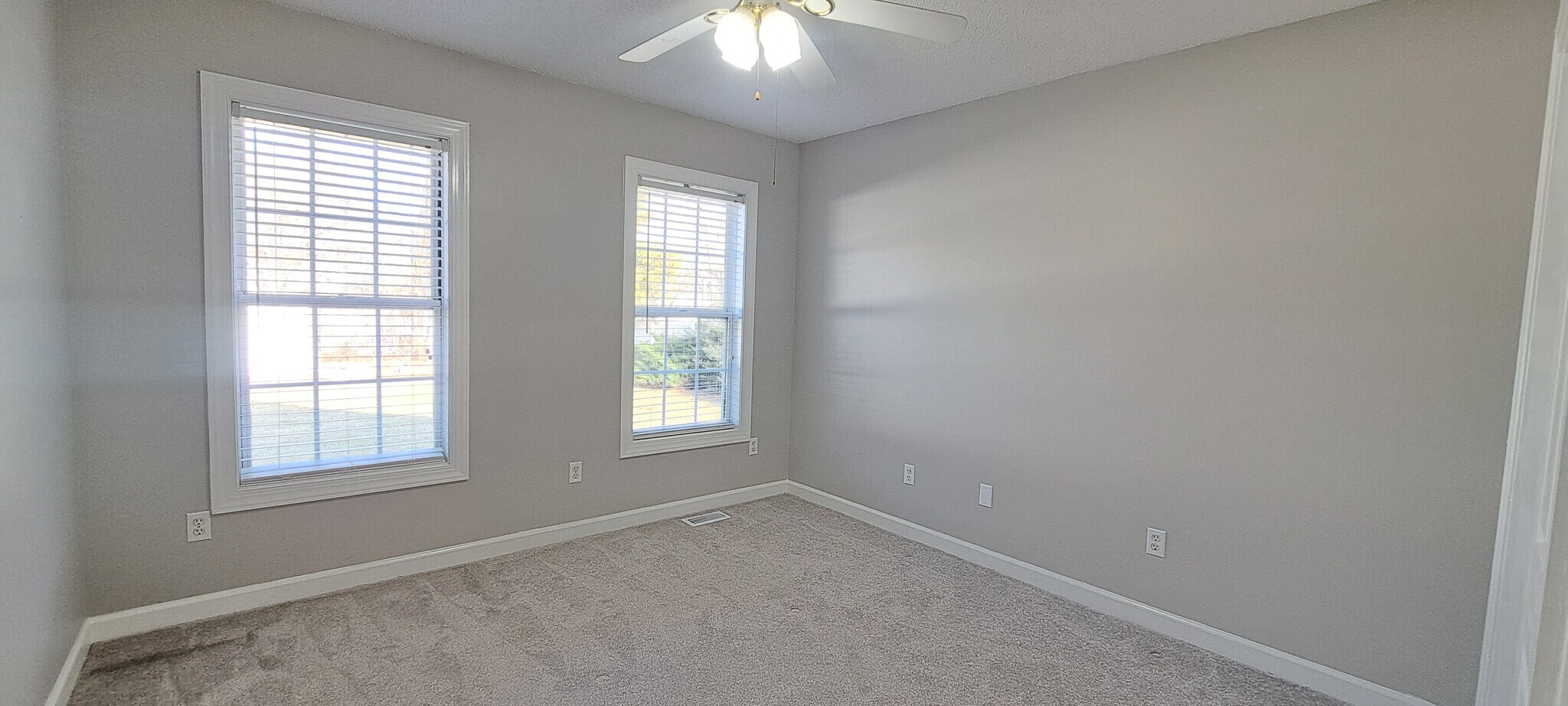 Building Photo - 215 Buck Run Dr