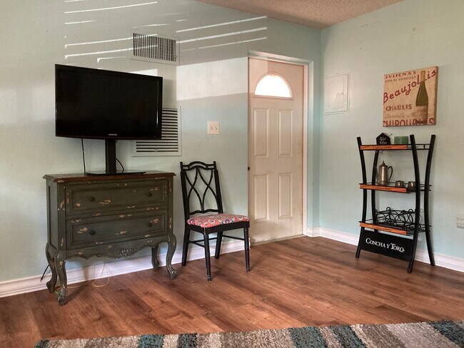 Building Photo - 405 F St