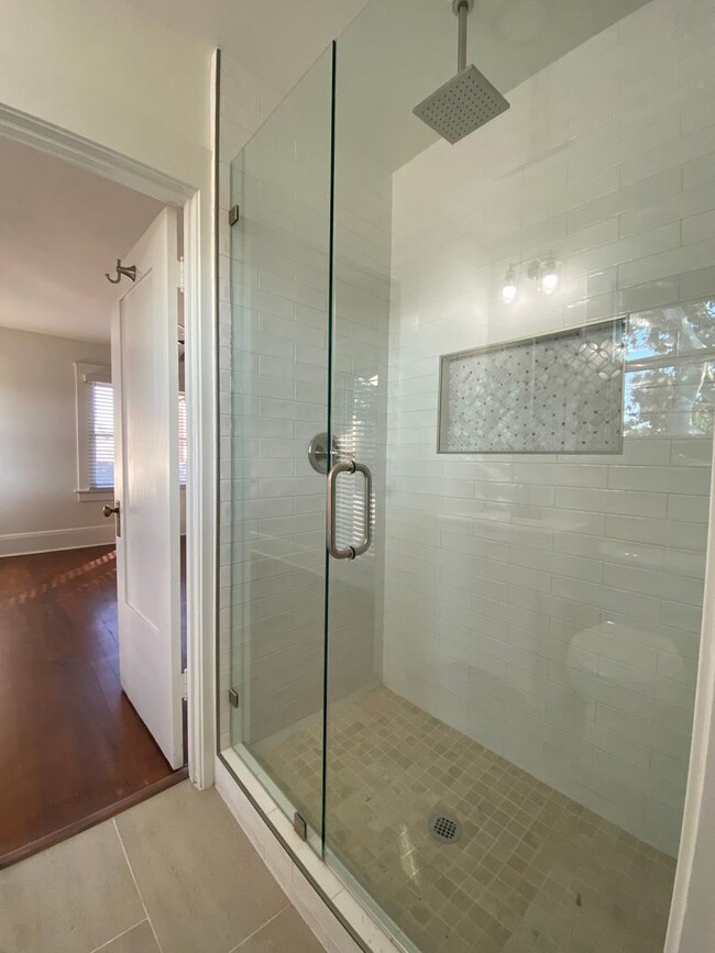 Building Photo - Remodeled Gorgeous House on Cul-de-Sac AND...