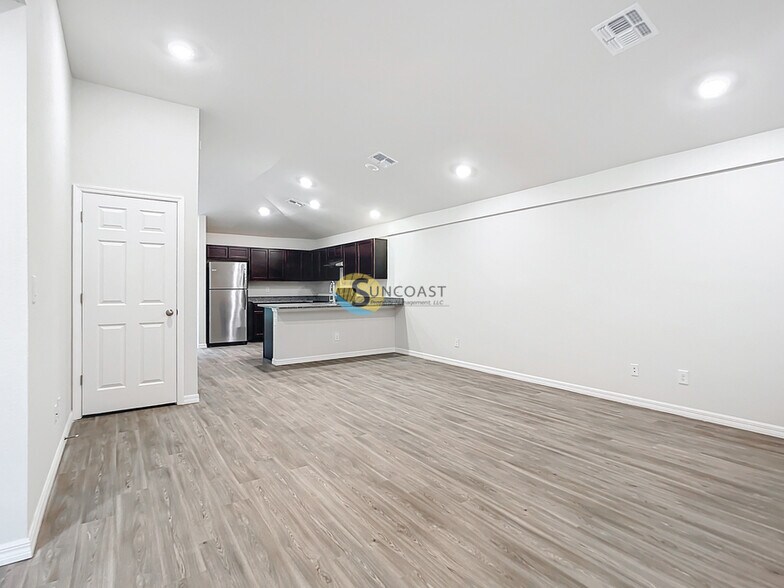 Primary Photo - 123 Lomond Dr