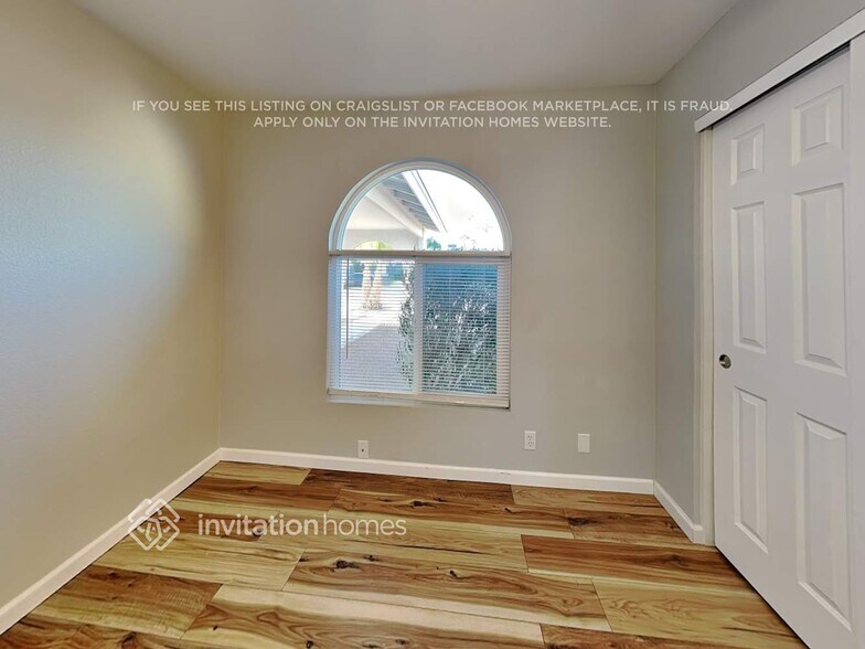 Building Photo - 304 W Alamo Dr