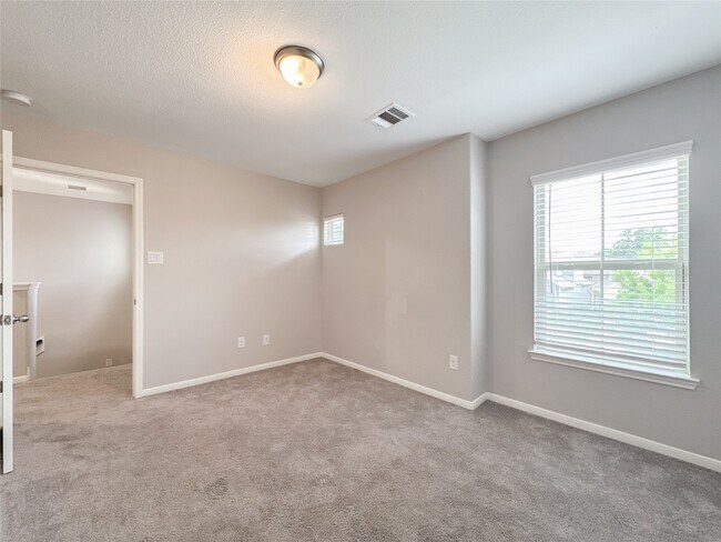 Building Photo - 125 Camelot Pl Ct