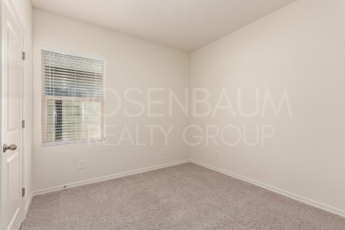 Building Photo - 47662 W Mellen Ln