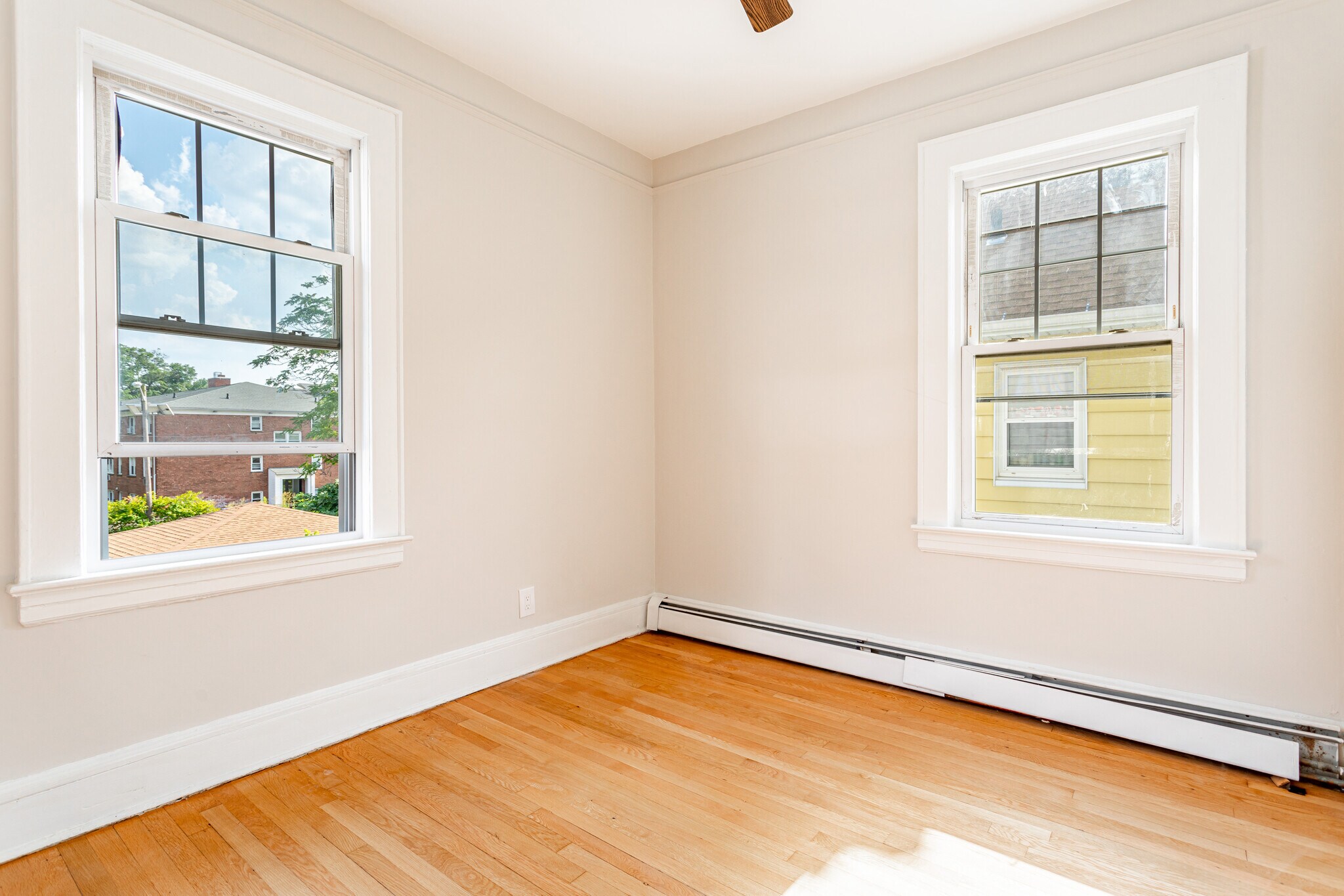 Building Photo - 842 Pennington St