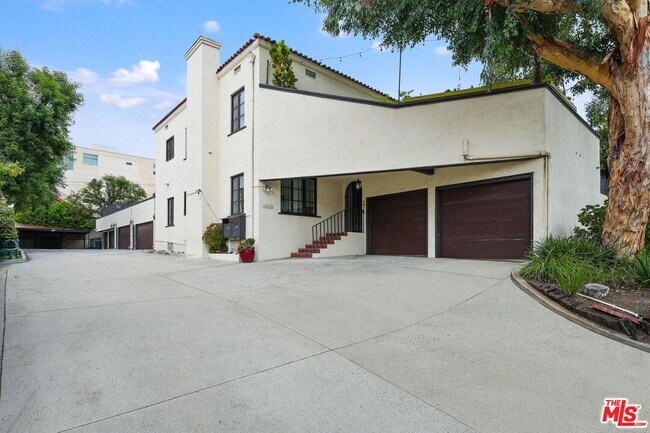 Building Photo - 1335 N Fairfax Ave