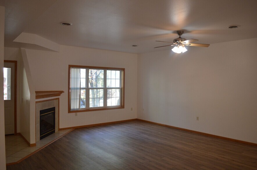 Building Photo - 1709 Carns Dr