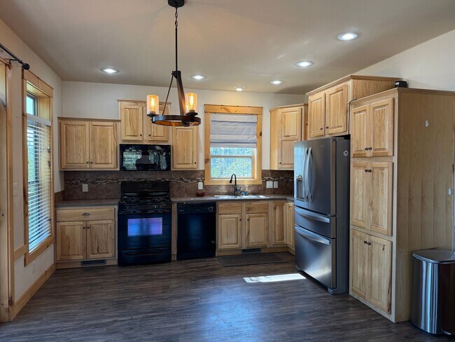 Building Photo - 348 La Escena Dr