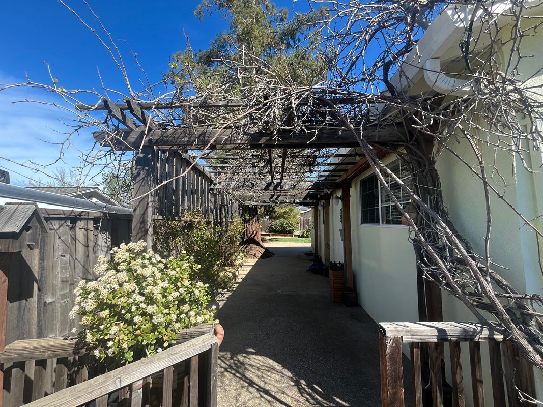 Building Photo - 1450 Carolina Dr