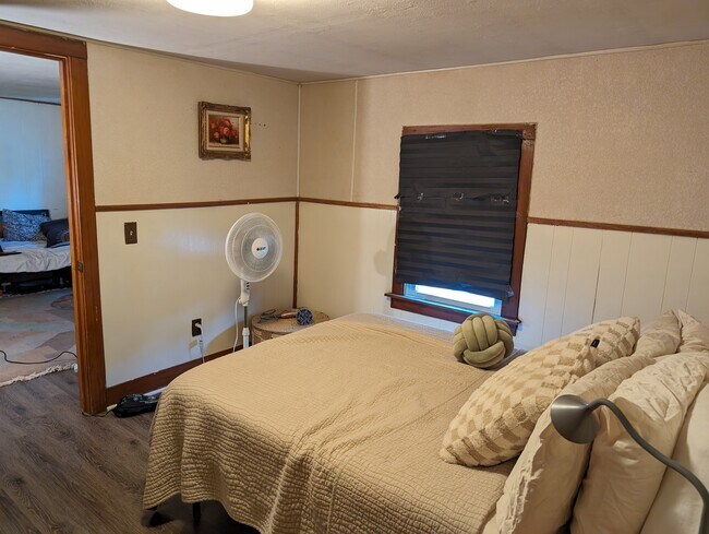 Building Photo - 301 E Eleanor St