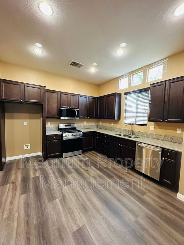 Building Photo - 34089 Dianthus Ln