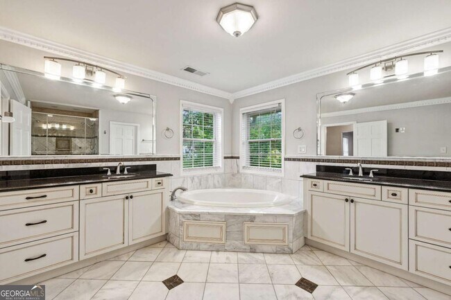 Building Photo - 1578 Lincoln Ave SE