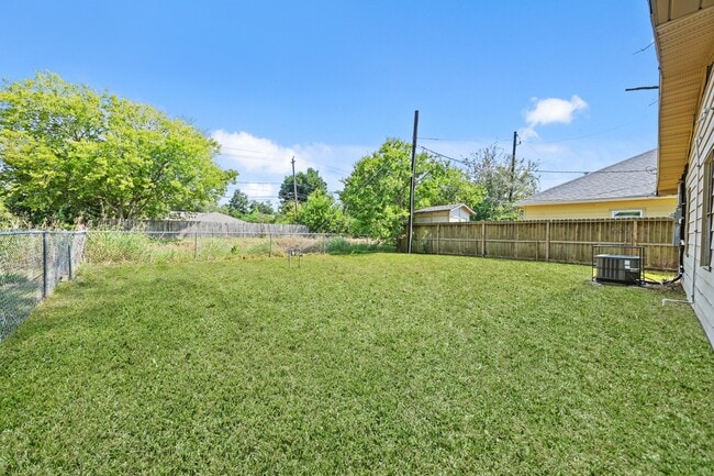 Building Photo - 1201 Orrel Dr