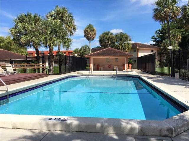 Building Photo - 9929 Three Lakes Cir