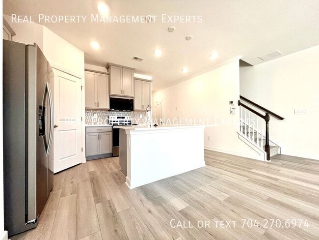 Building Photo - 8029 Hidden Spgs Trl