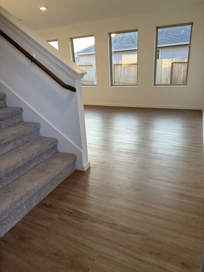 Building Photo - 406 Mdw Acrs Ln